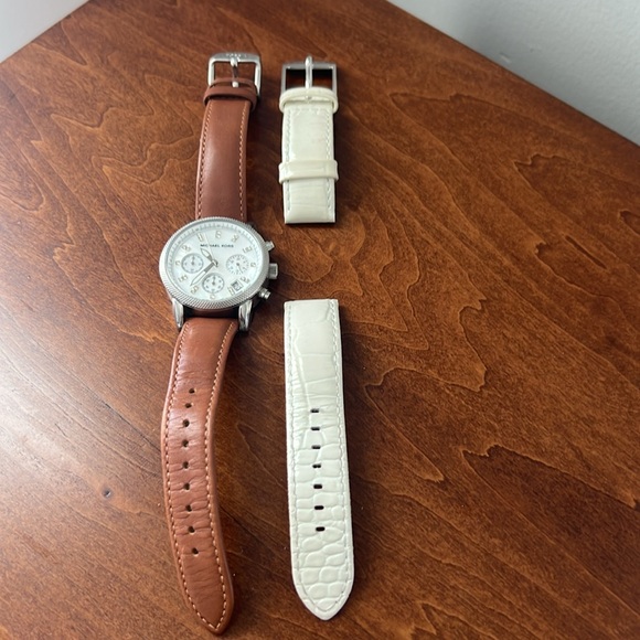 Michael Kors Watch - Picture 6 of 8